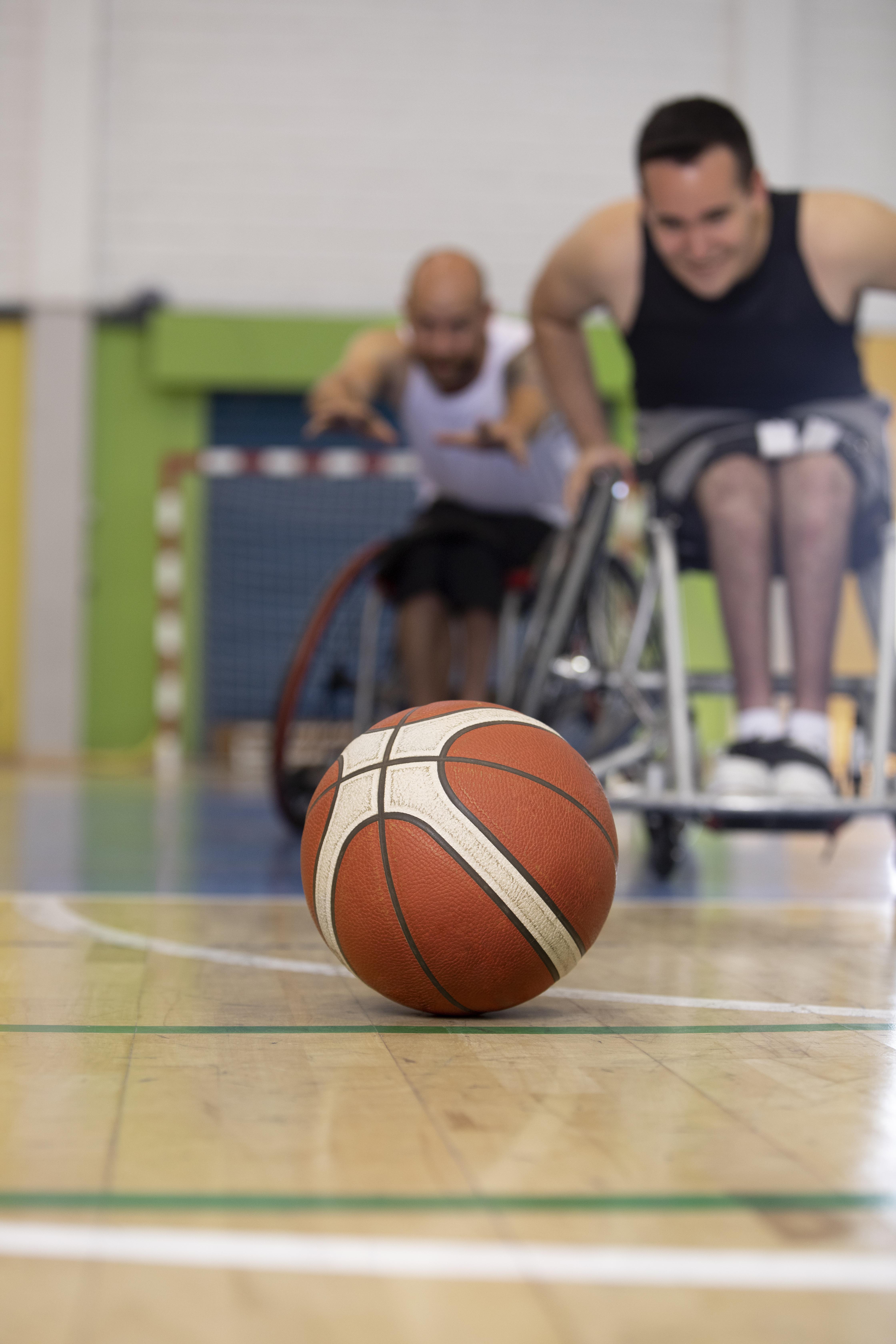 Personnes avec handicaps pratiquant le sport